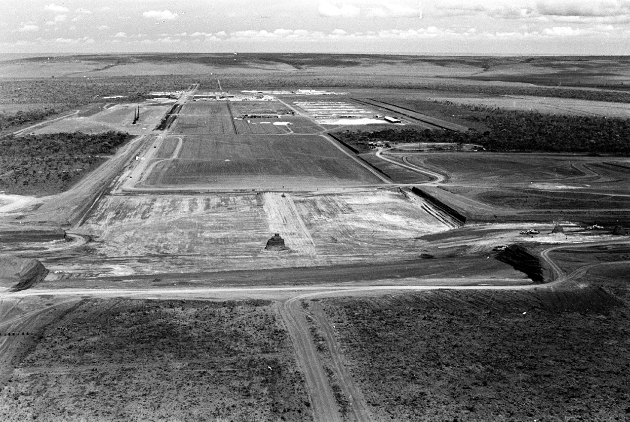 0260_NOV_B_02_Marco_Zero_e_Esplanada_dos_Ministerios_Brasilia_DF_30_09_1958_Autor_Mario_Fontenell
